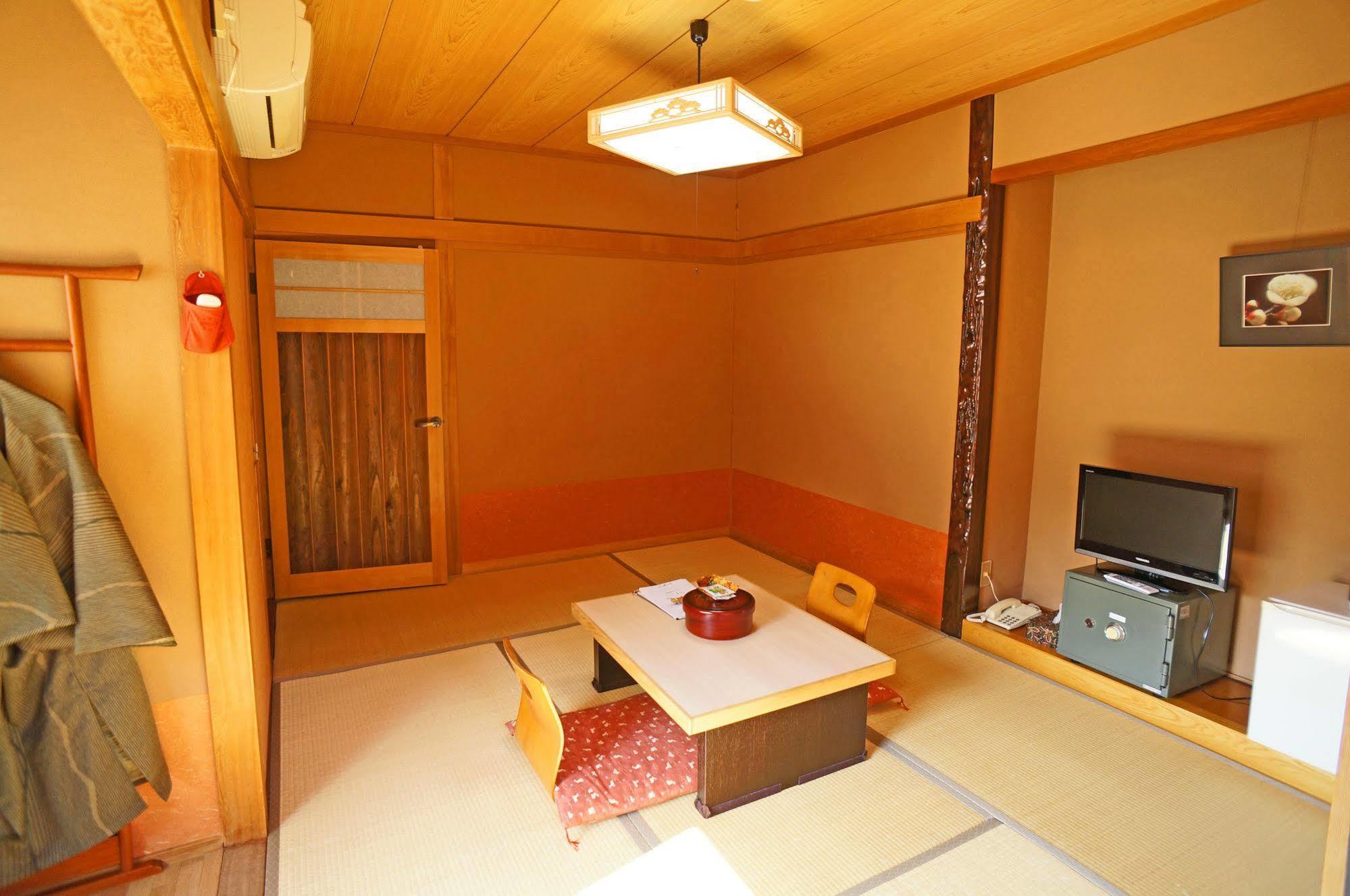 Ban-Ya Hot Spring Inn Yufu Dış mekan fotoğraf